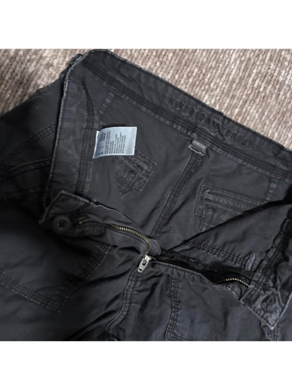 American eagle Black cargo pants with a relaxed fit #cargo #utility